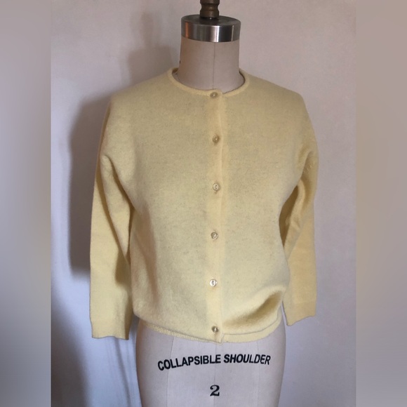 SOLD Vintage wool blend cardigan. - Picture 2 of 4